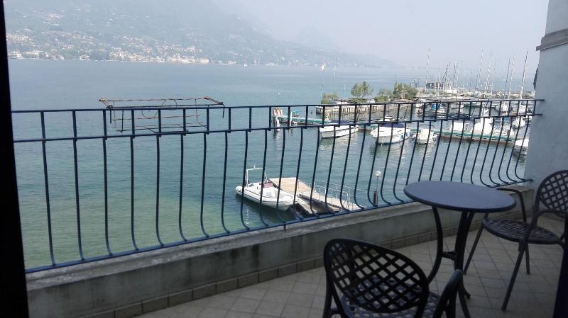 Bella Hotel & Restaurant With Private Dock For Mooring Boats San Felice del Benaco Exterior photo