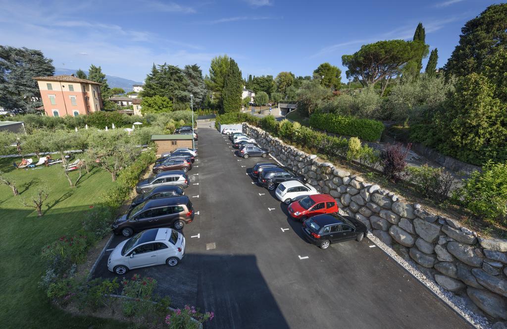 Bella Hotel & Restaurant With Private Dock For Mooring Boats San Felice del Benaco Exterior photo