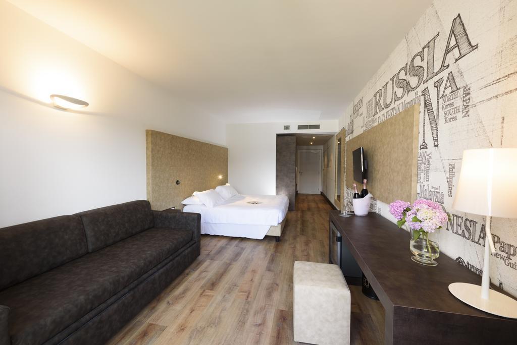 Bella Hotel & Restaurant With Private Dock For Mooring Boats San Felice del Benaco Room photo