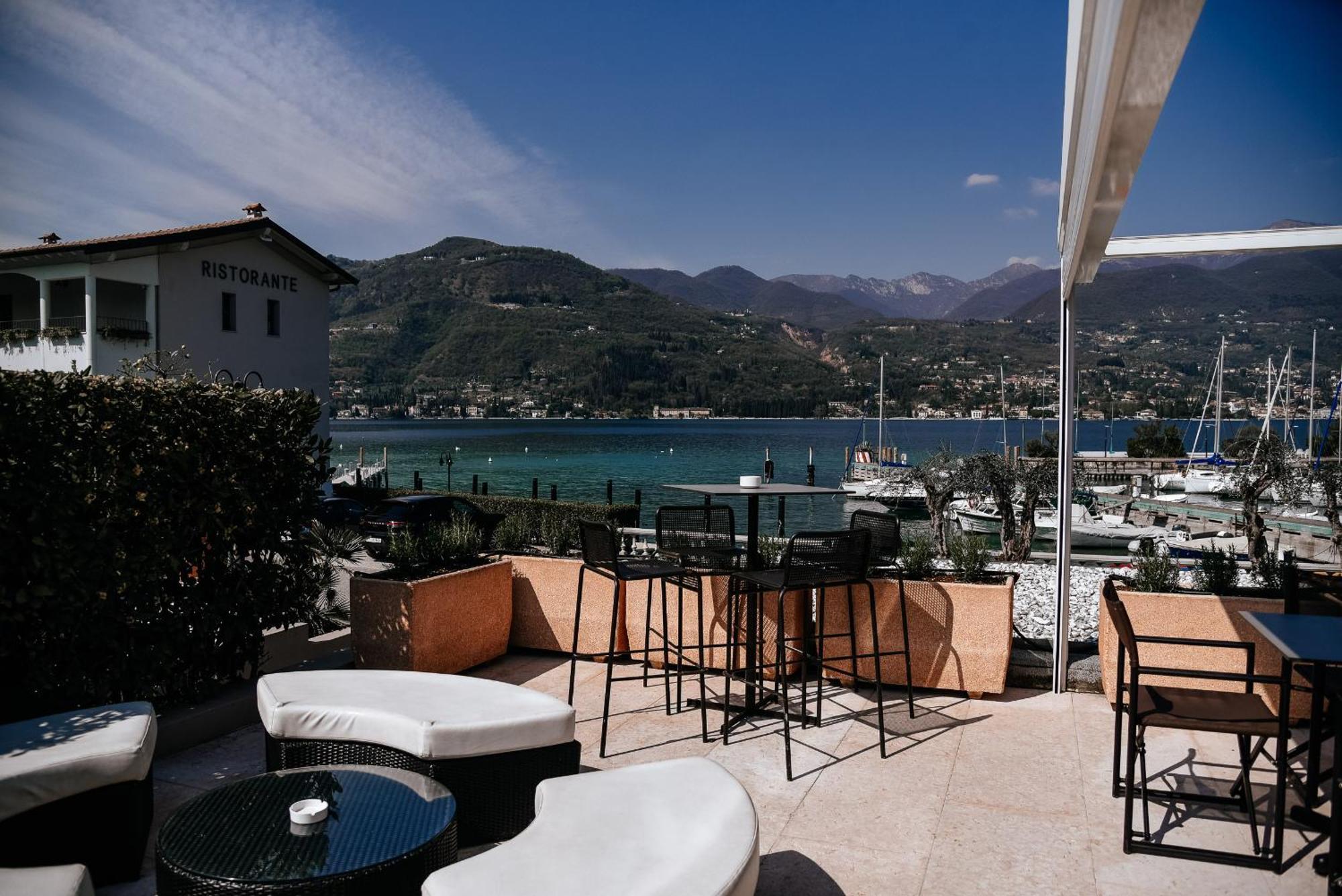 Bella Hotel & Restaurant With Private Dock For Mooring Boats San Felice del Benaco Exterior photo