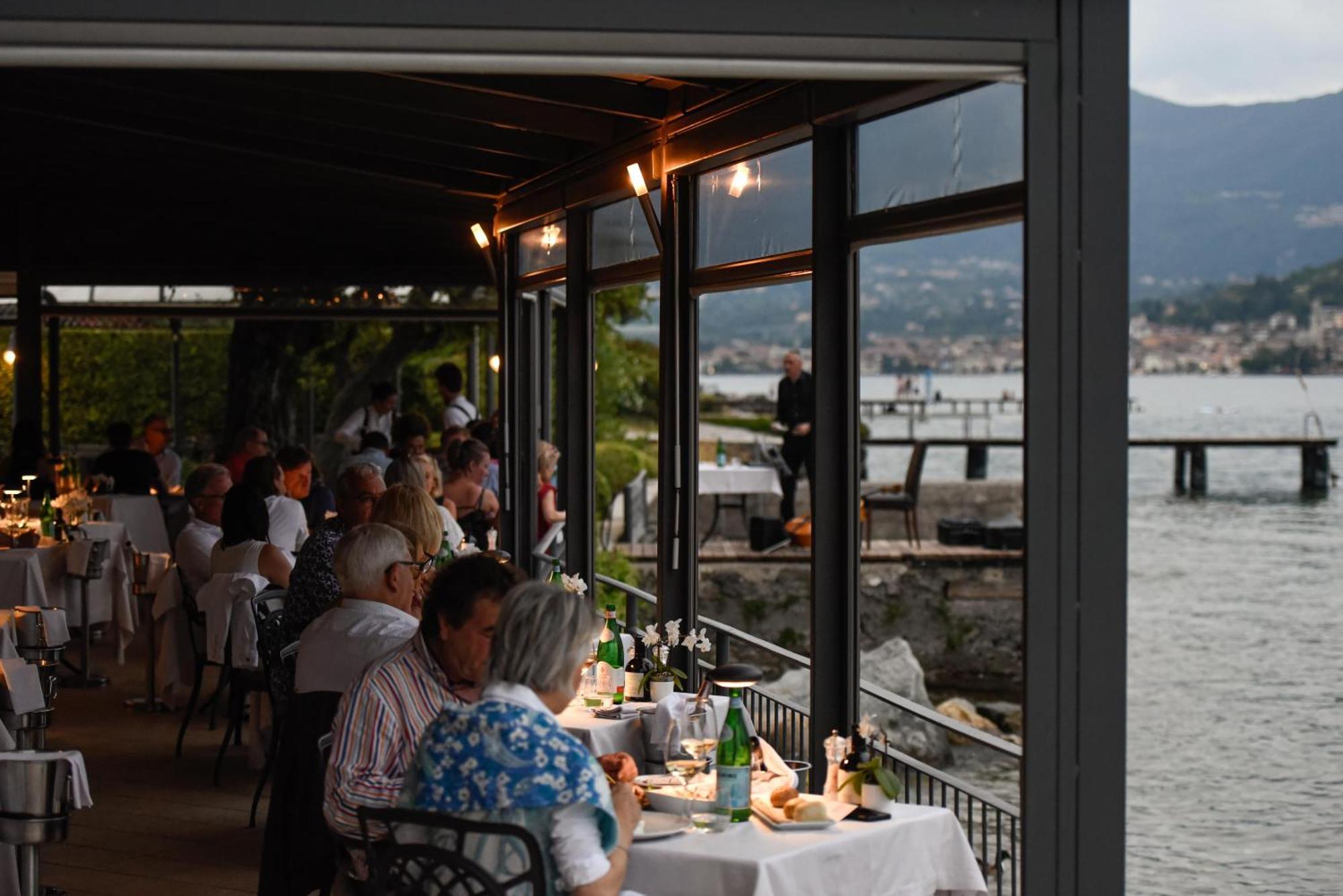Bella Hotel & Restaurant With Private Dock For Mooring Boats San Felice del Benaco Exterior photo