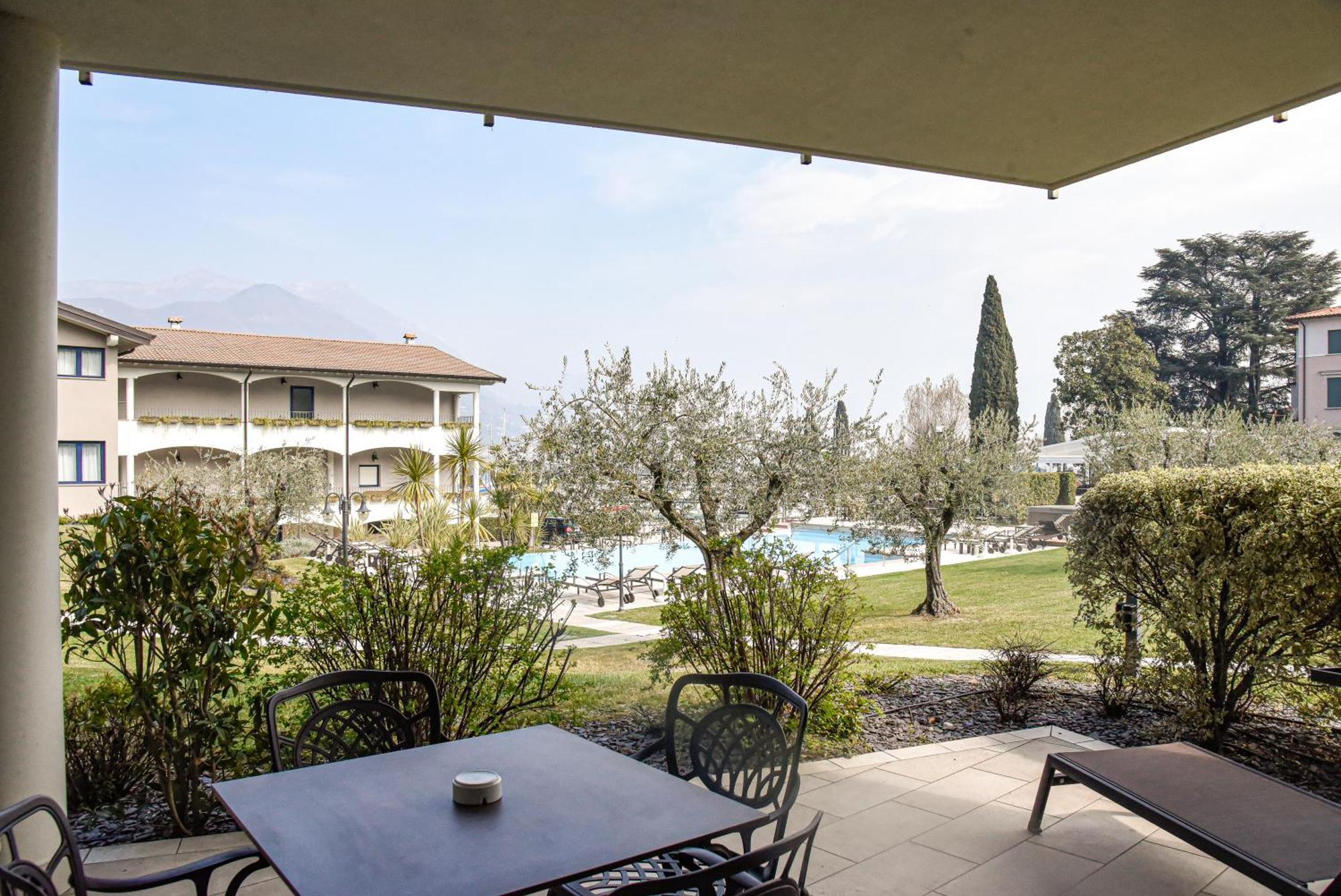 Bella Hotel & Restaurant With Private Dock For Mooring Boats San Felice del Benaco Exterior photo