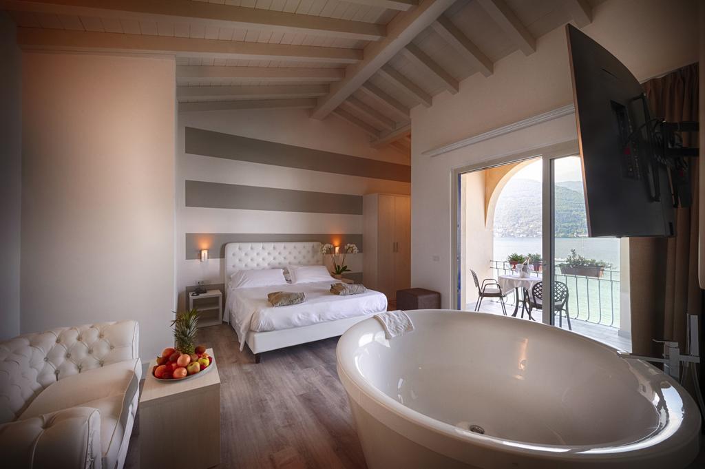 Bella Hotel & Restaurant With Private Dock For Mooring Boats San Felice del Benaco Exterior photo
